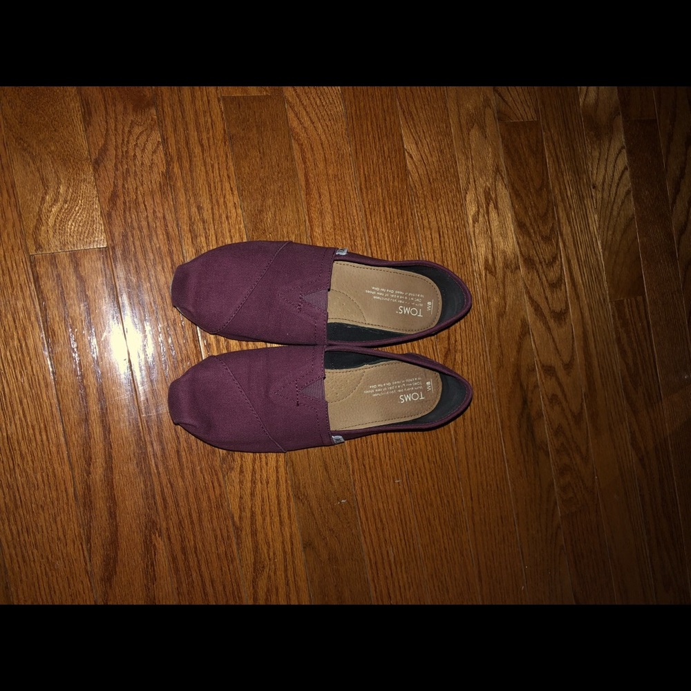 Toms - Picture 2 of 5